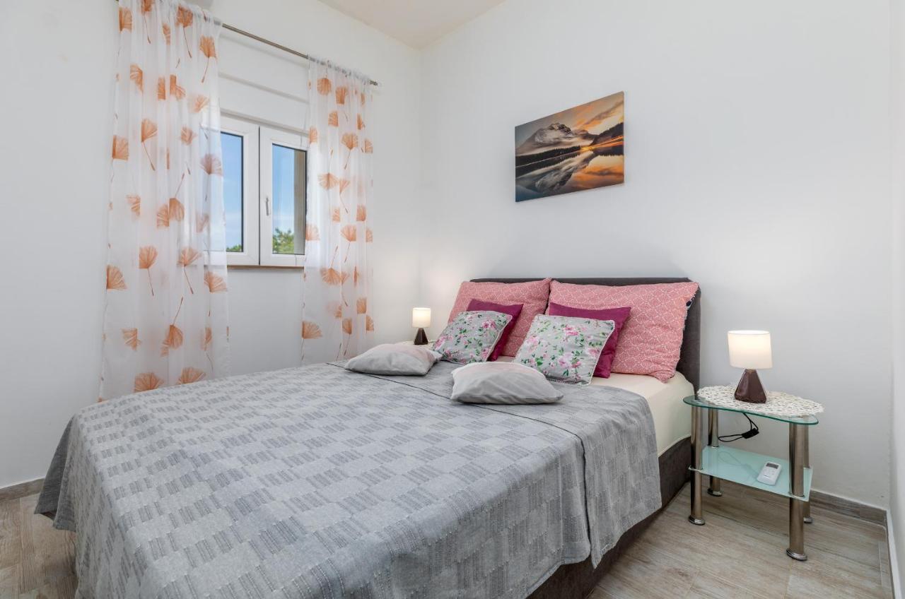 Apartmani Magdalena Pula Exterior photo
